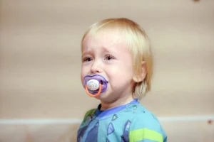 Read more about the article Why Toddlers Won’t Sleep (Plus, How to Help Them Fall & Stay Asleep)
