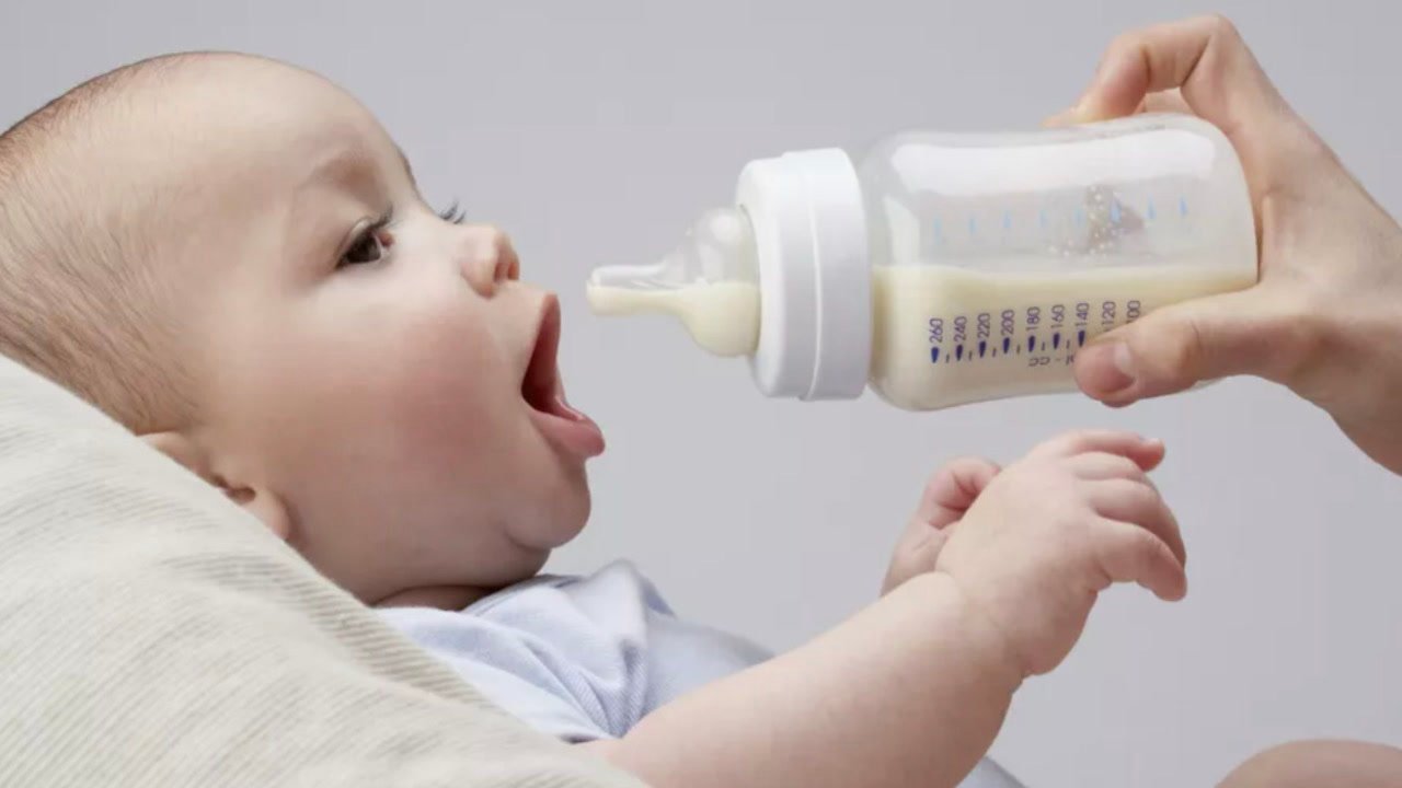 You are currently viewing Newborn Feeding The Essential Guide To Breast And Bottle